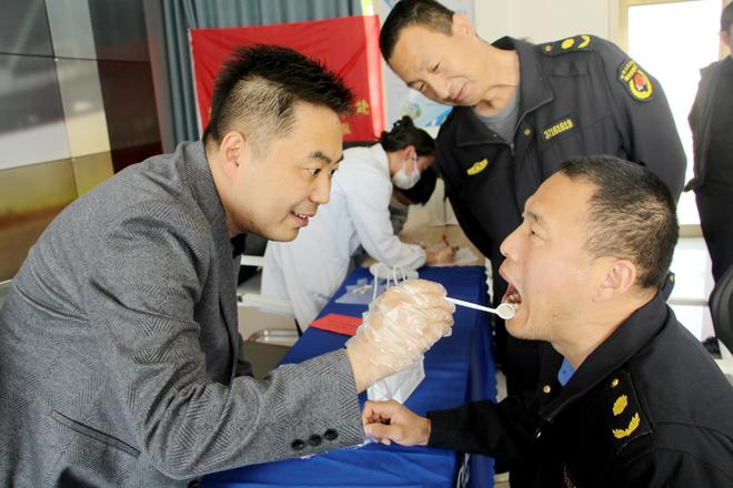 BSports爱心“齿”援 滨城区洁美口腔走进滨北街道综正当律保证中间(图3)